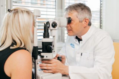 In 3 Schritten zu einem Leben ohne Brille und Kontaktlinsen 2 Kontakt
